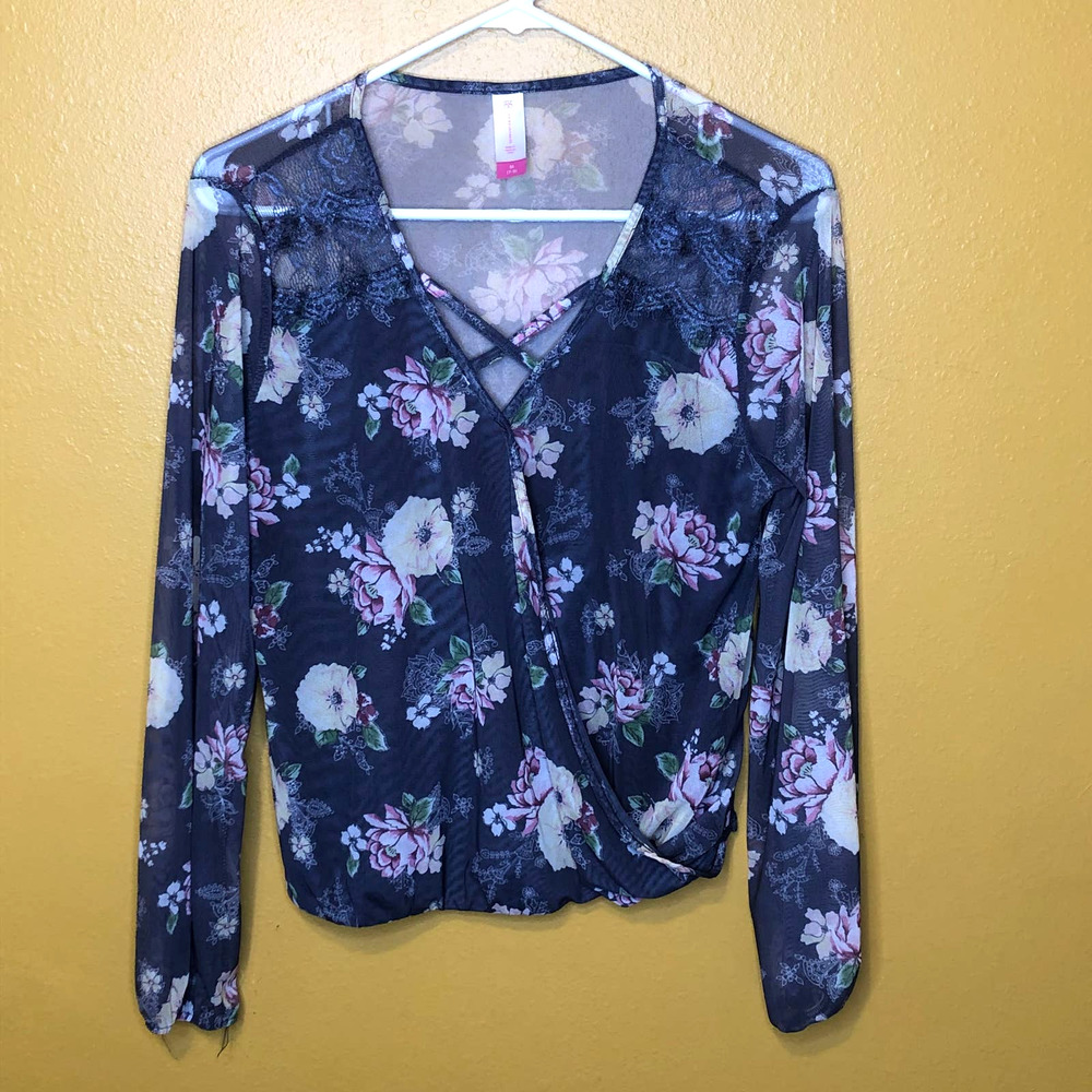 No Boundaries Gray Floral Sheer Top, M
